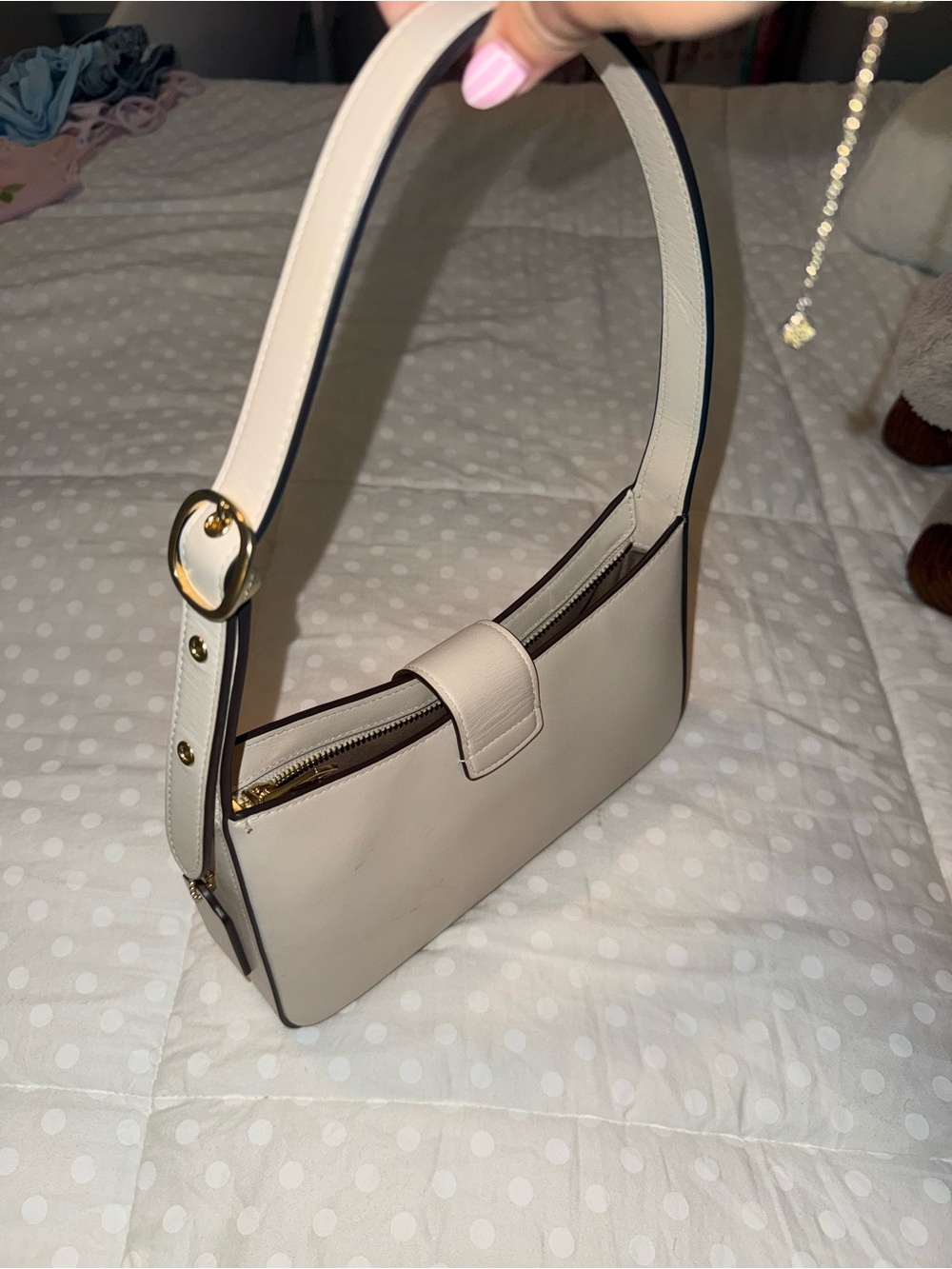 Coach Cream Shoulder Bag with Gold Hardware - Picture 2 of 3